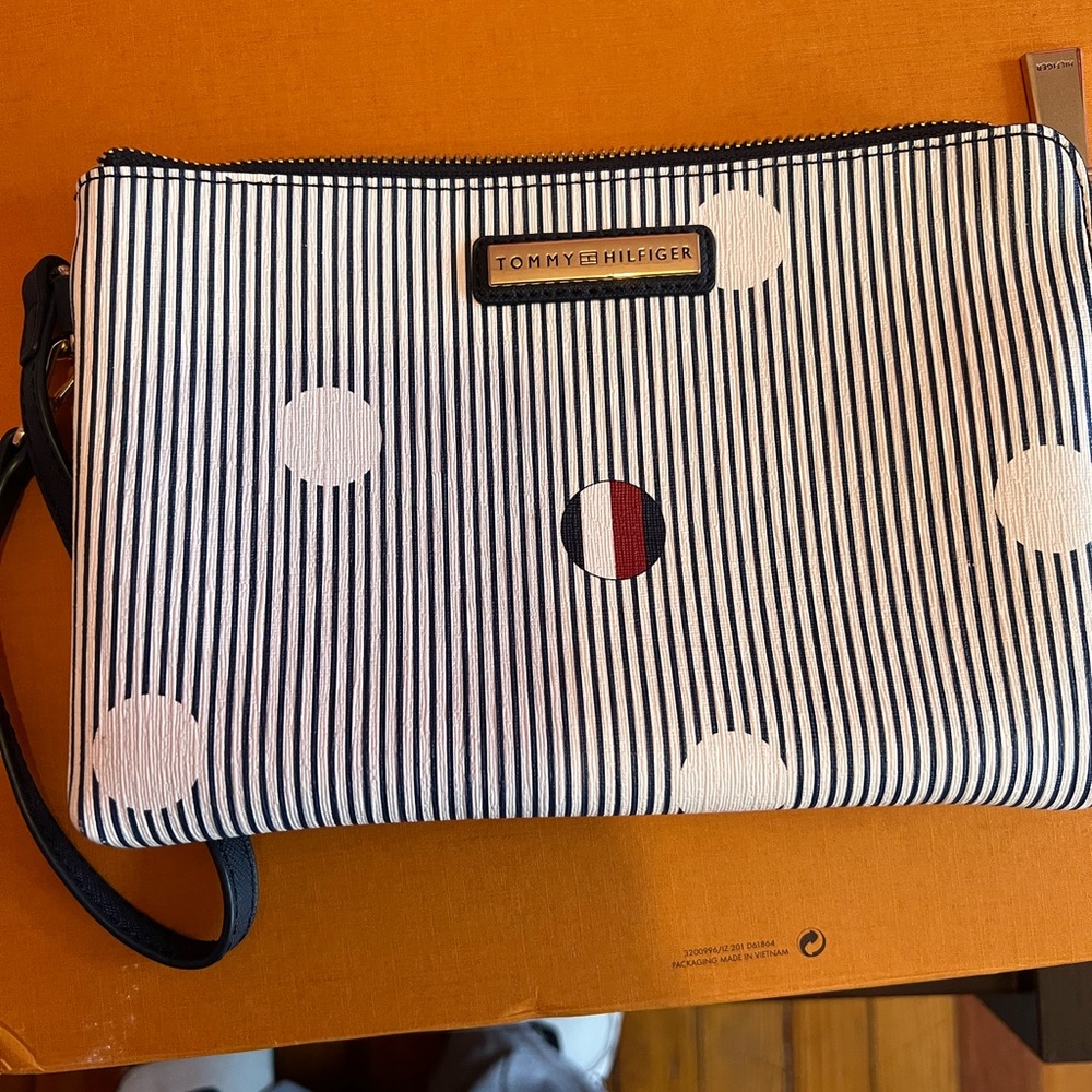 Tommy Hilfiger wristlet